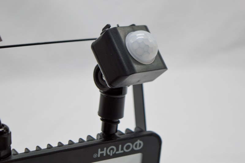 Прожектор ФОТОН FL-30W6K65-PIR, датчик движения, вид спереди
