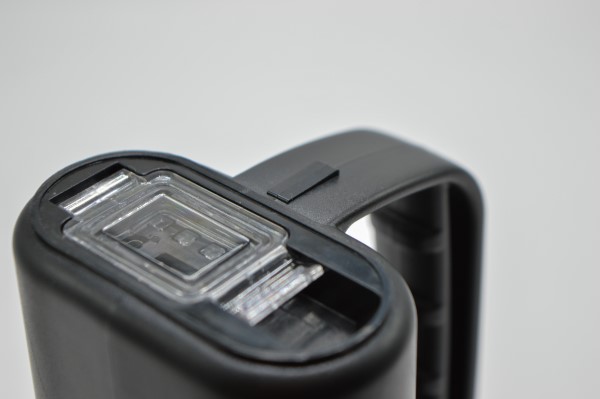 Фонарь-прожектор ФОТОН PB-6000, интерфейсы питания и светодиодные индикаторы